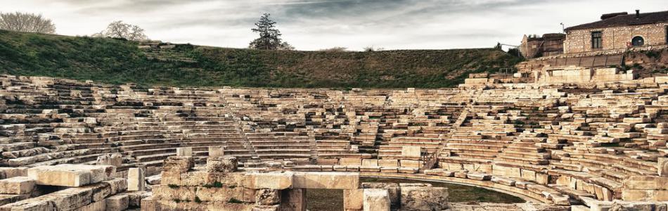 larisa-arxaio-theatro.jpg